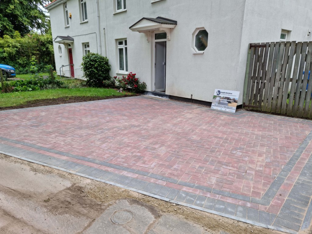 This is a newly installed block paved drive installed by NS Driveways Billingshurst