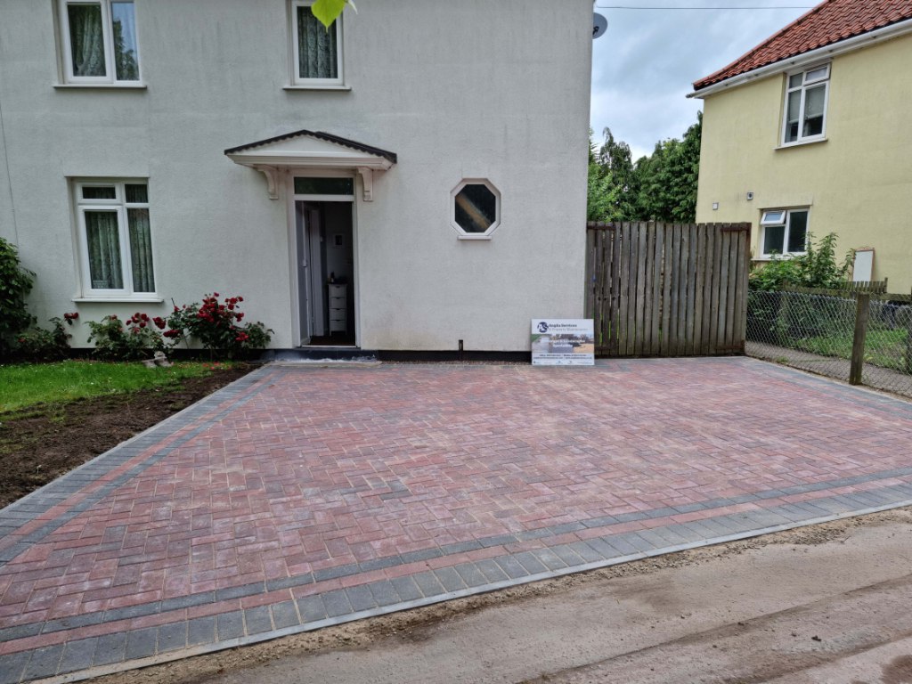 This is a newly installed block paved drive installed by NS Driveways Billingshurst